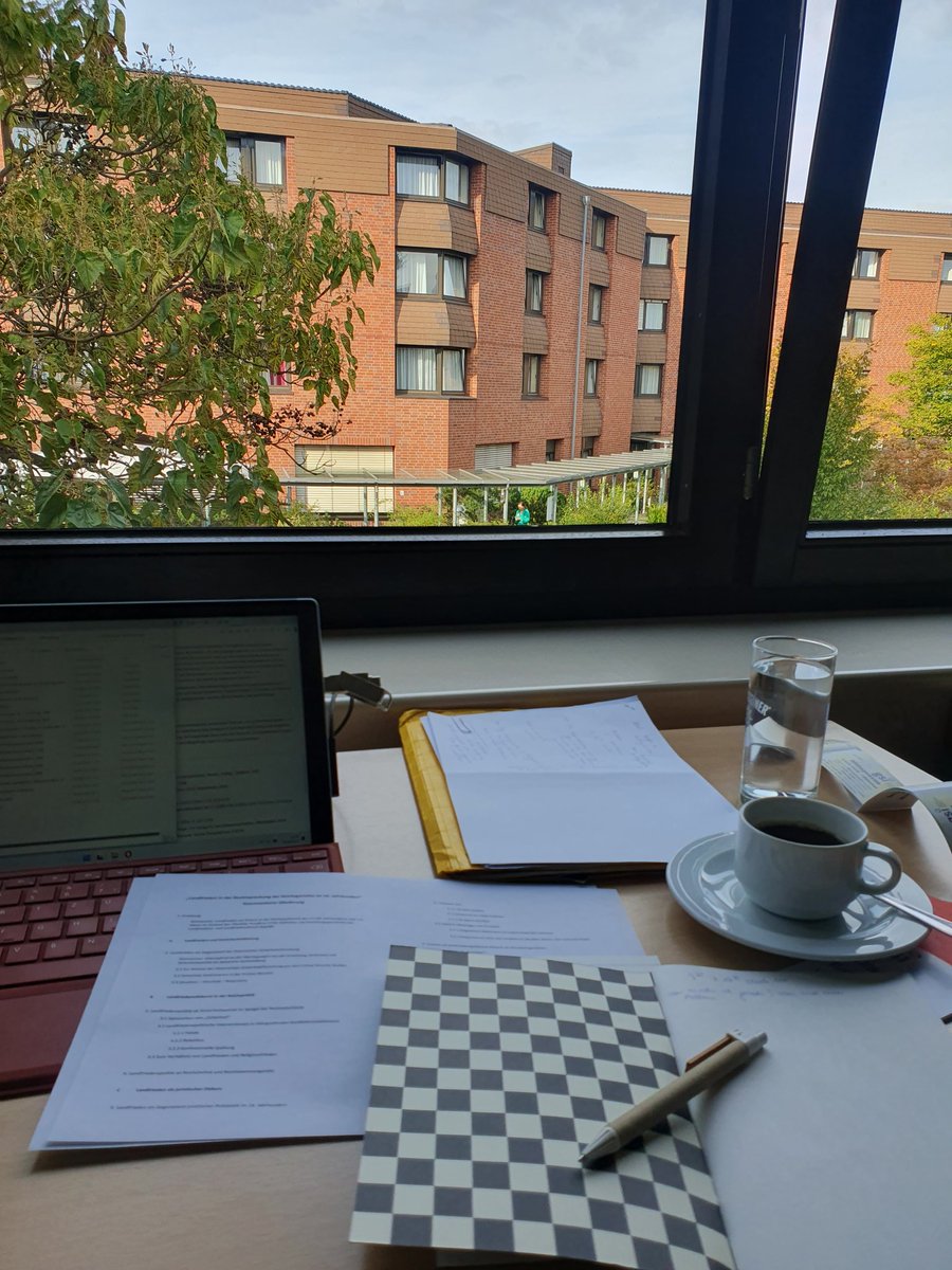 LenaFrewer's tweet photo. Ich war länger nicht auf Dienstreise (3 Tage), deshalb habe ich mich heute für ein paar Tage writing retreat mit ein paar Promovierenden aus dem @sfb_138 auf den Weg nach Bonn gemacht. Bin gespannt, was aus dem Text so wird. https://t.co/Gkxcuy9PYF