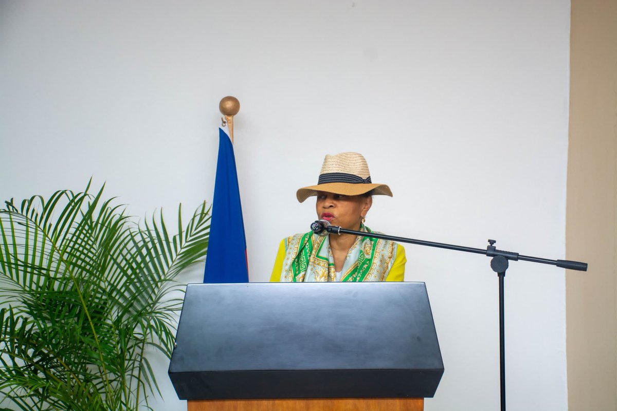 mpceht's tweet image. Le jeudi 19 septembre 2024, Madame Ketleen Florestal, Ministre de la Planification et de la Coopération Externe, a installé Monsieur Guy Romeo Latry comme nouveau Directeur général du #MPCE.