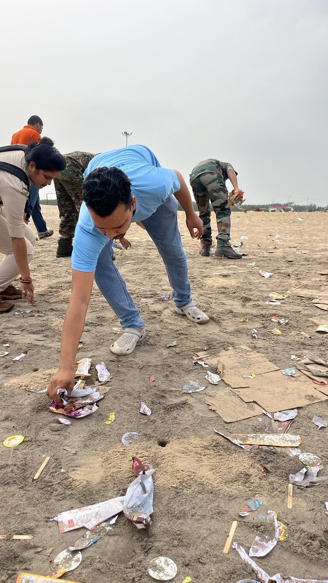 jitendradash70's tweet photo. Successfully conducted the 
#Swachhta_Hi_Seva campaign at Paradeep Sea Beach, bringing together volunteers, locals to promote cleanliness and community service.
Organized by Kujanga(Wild Life Range) @dfomangrovefdwl &amp; NCC cadets
Voluntary Participated @SATTVIC_SOUL. 
@ForestDeptt https://t.co/azGxFRNW6b