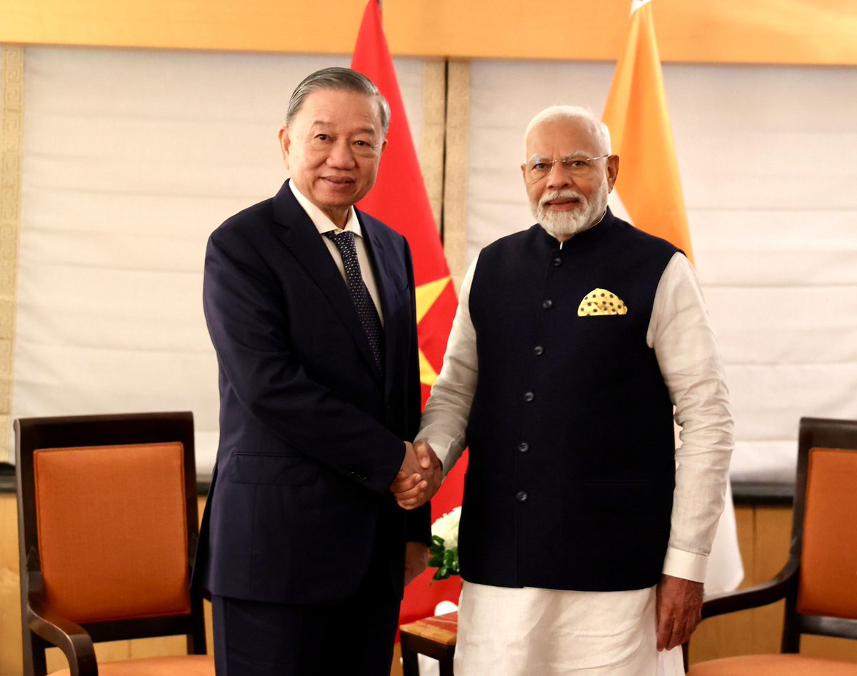 narendramodi tweet picture