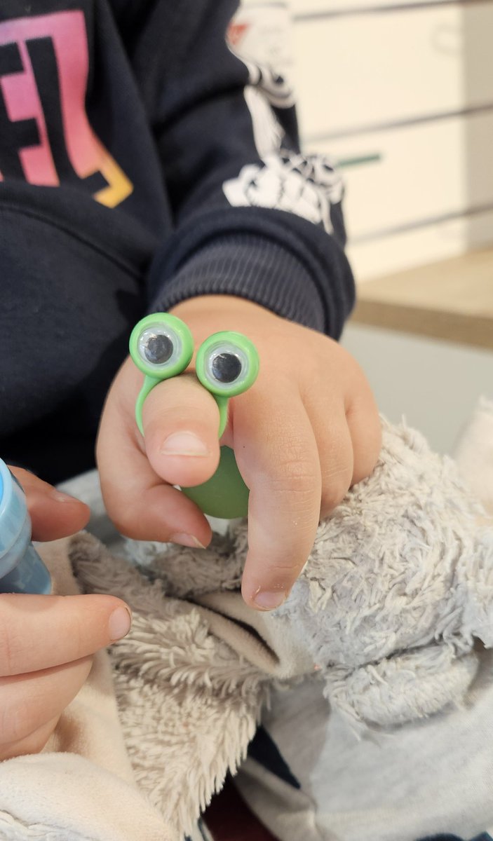 VMa1608's tweet photo. Since it's still the 23rd here I'll post this from today 😊
My little one got this eye thingy from the doctor after getting the threads out from his little laceration.
#ChoiceSelcaDay #ACE #CHOICE #BabyChoice @official_ACE7 https://t.co/ynCEohXdHA