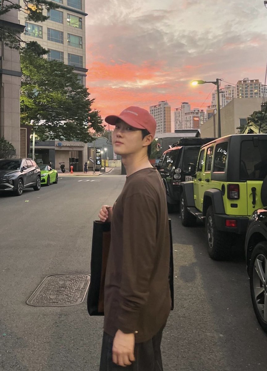 Zaikihpedz's tweet photo. Junmyeon IG update
โPink Seoulโ
#suho #SUHOME #junmyeon #kimjunmyeon #exo #exol #bunnycitizen #bunnyzen #Leadernim @weareoneEXO https://t.co/Mo8Fd7EBBM