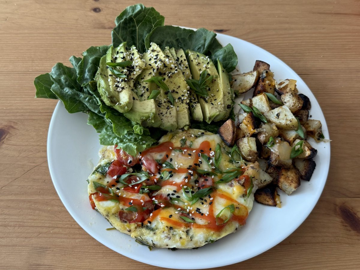 Cilla168's tweet photo. 🥰 Retirement at 54 🥰

Lounging in bed until 10am, no alarms … just the 3 🐶 🐶🐶

Then making myself brunch 😋

Thanks for the push SFOCS @weareunited @united @Auggiie69 @jonathangooda @MikeHannaUAL @Tobyatunited ✈️ https://t.co/SO23X2j3N3