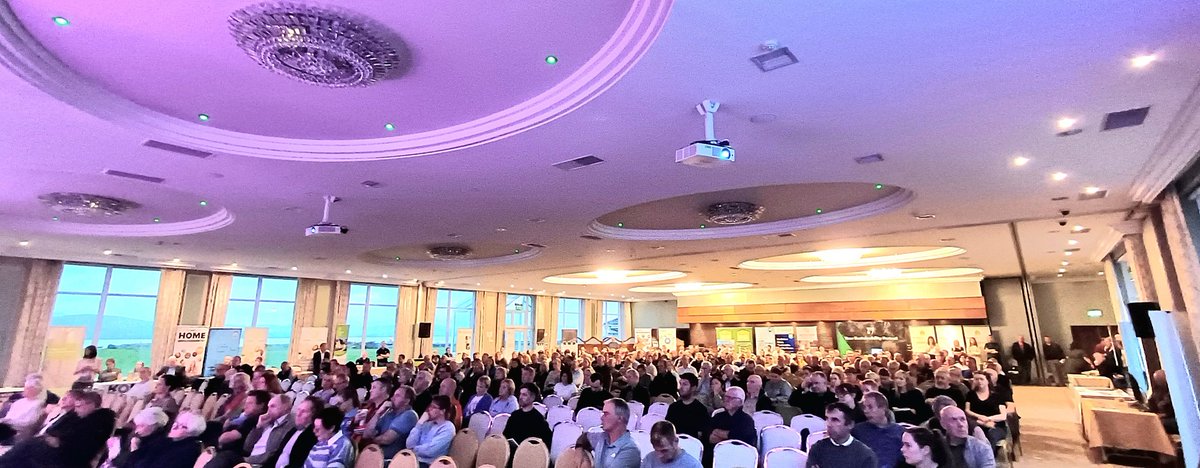 SuzieCoog's tweet photo. Large turn out this evening for @SEAI_ie &amp; @IDPInishowenDev public information session for Donegal homeowners affected by Defective Concrete Blocks. https://t.co/qV6q03JWGg