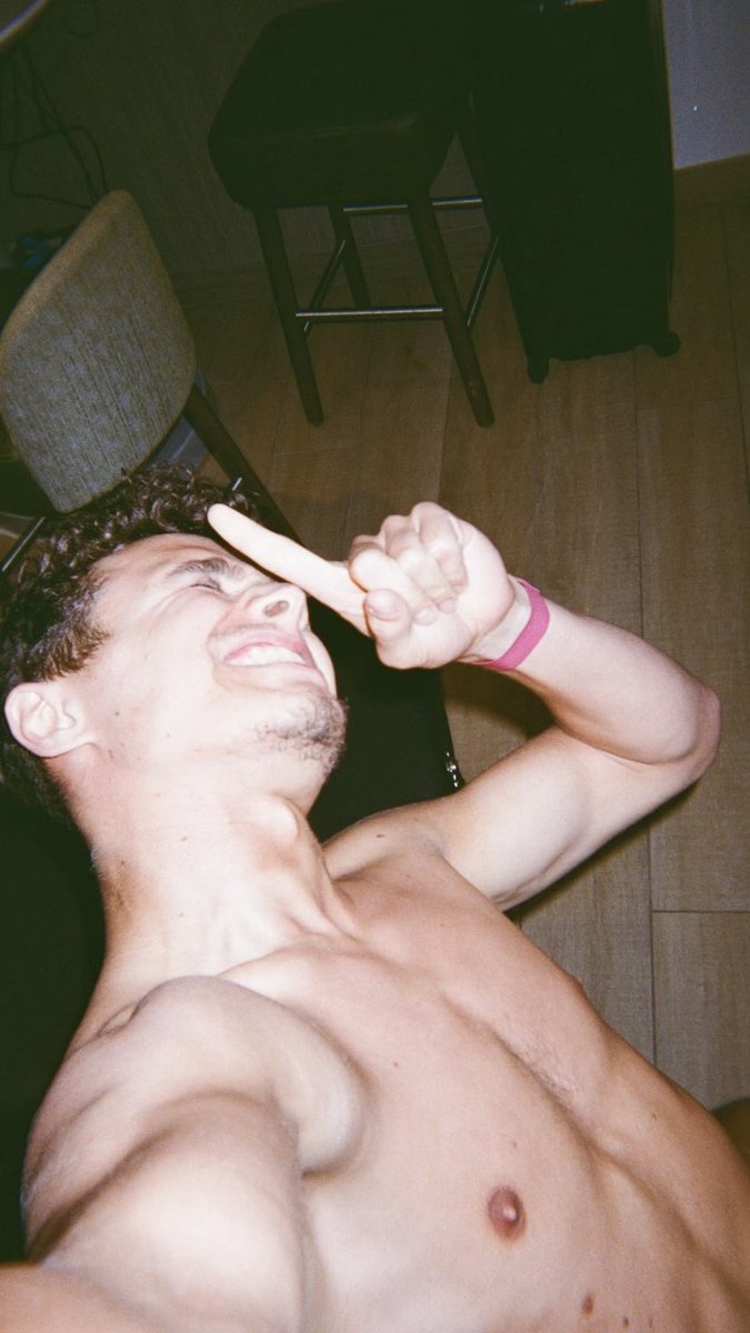 lovinorris's tweet photo. i guess being shirtless after a win becomes tradition now https://t.co/uOg0MB4m65