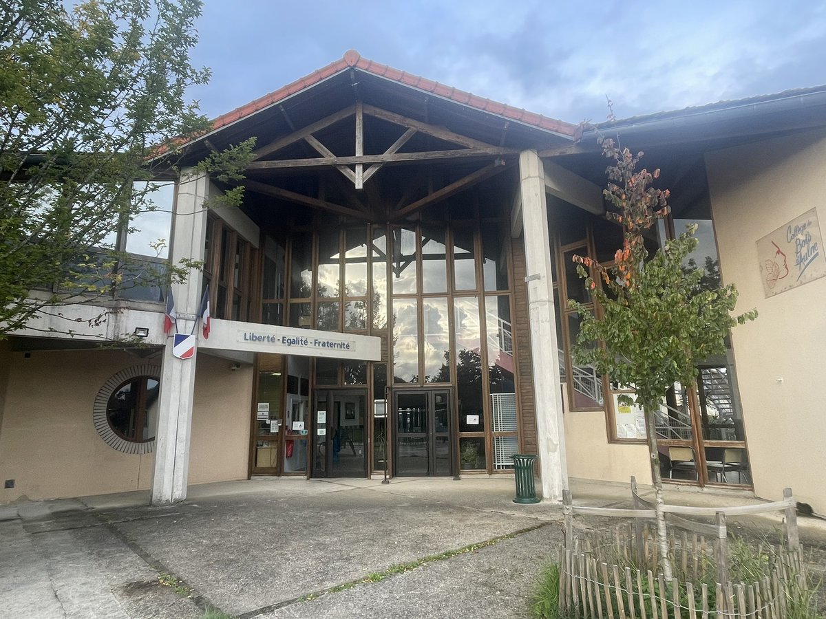 Le conseil d’administration du collège Le Bois d’Aulne de Conflans-Sainte-Honorine a voté pour le changement de nom de l’établissement en collège Samuel Paty. Un symbole fort près de 4 ans après l’assassinat de Samuel Paty.