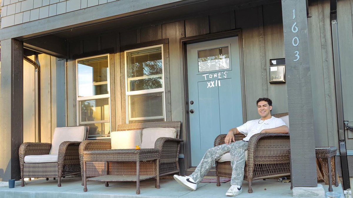 tysect's tweet image. Turned 22