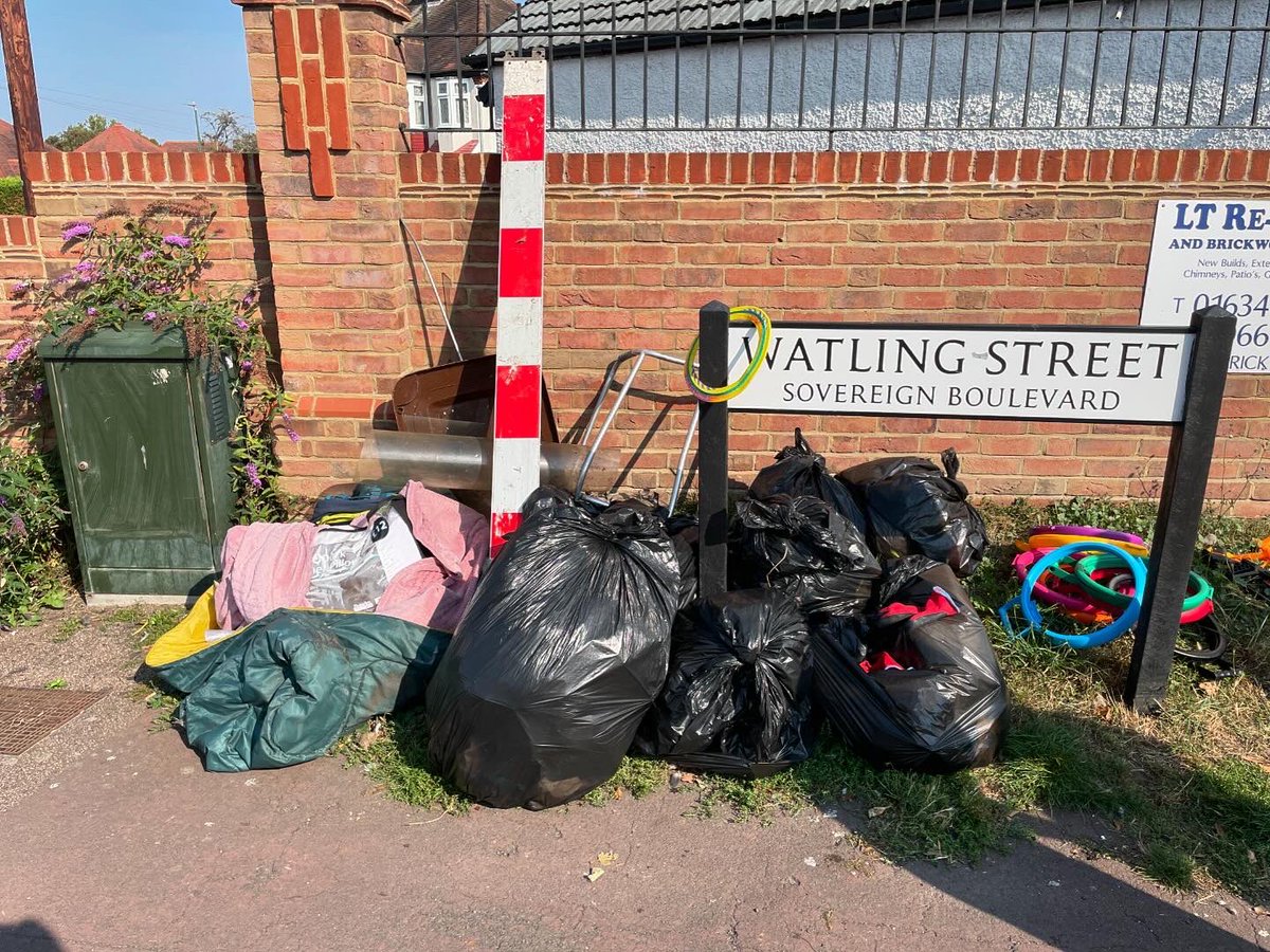 A huge thank you to everyone who came to help with our litter pick along the A2 Watling St and Anchorians field on Saturday!

We collected around 20 bags of rubbish, a zimmer frame and a frisbee!

#LoveGillingham #LoveWhereYouLive
💚🌳♻️