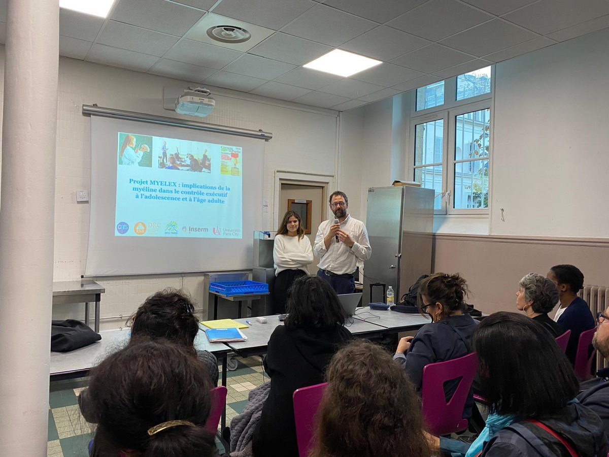 Arnaud Cachia, chercheur au <a href="/lapsyde/">LaPsyDÉ</a>  est intervenu ce soir lors de la réunion des parents d'élèves  pr présenter une étude sur la myéline.
C’est l’occasion pour les é de participer à une recherche et de rencontrer les chercheurs dans le cadre du parcours découverte des métiers