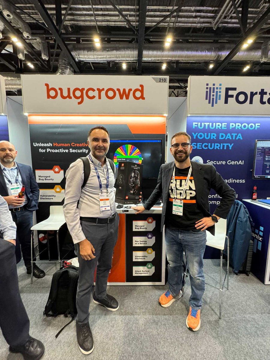 Bugcrowd's tweet image. Fantastic day 1 at @Gartner_inc Security &amp;amp; Risk Management Summit! 🤩 

Had some great convos at the #Bugcrowd booth–thanks for stopping by! 🛑🚖 

Congrats to our raffle winner! 🎉👏 

Missed us? We&apos;re back tomorrow, same spot. Swing by &amp;amp; say hi! 

#IngenuityUnleashed…