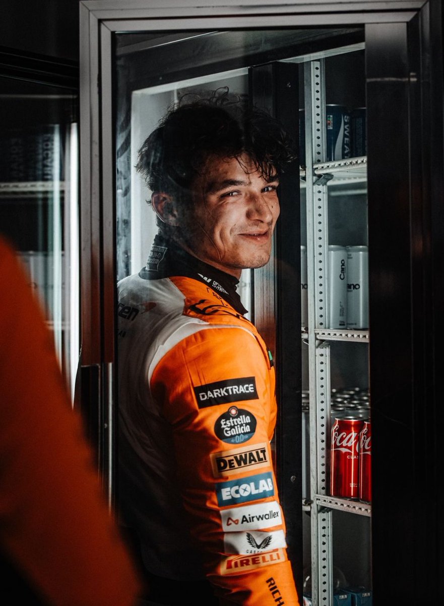 meunorris's tweet photo. HELLO LANDO NORRIS!!?!???#!? https://t.co/KRhlQhw92X