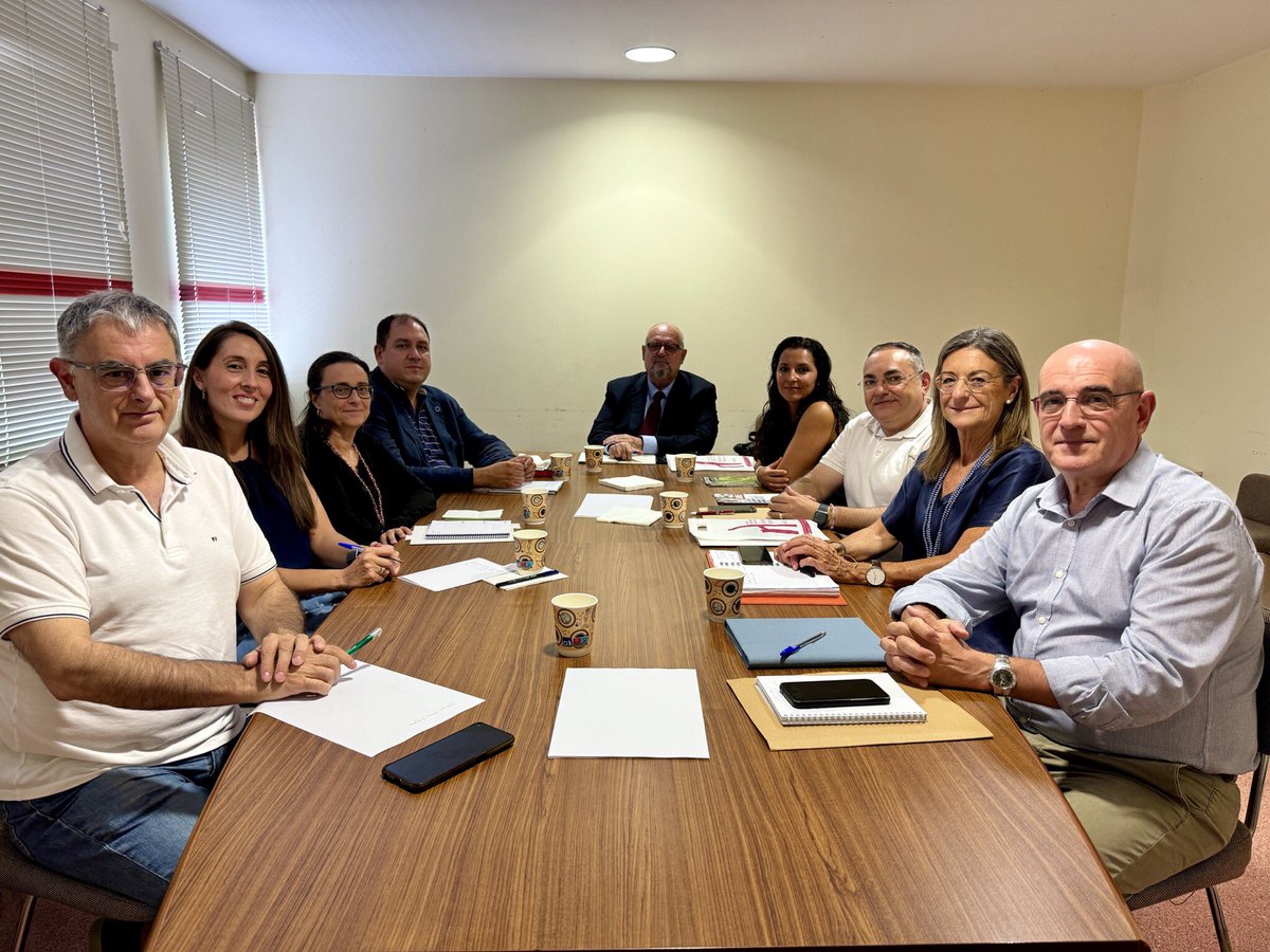 La junta directiva de la EURLE recibimos a Elizabeth Belda López, Concejala-Delegada de Relaciones con la Universidad, Salud y Consumo Responable del <a href="/ayto_elda/">Ayuntamiento de Elda</a>

De la misma forma, agradecemos a Enrique Quílez Tapia, anterior concejal, por la dedicación prestada a la EURLE 👏