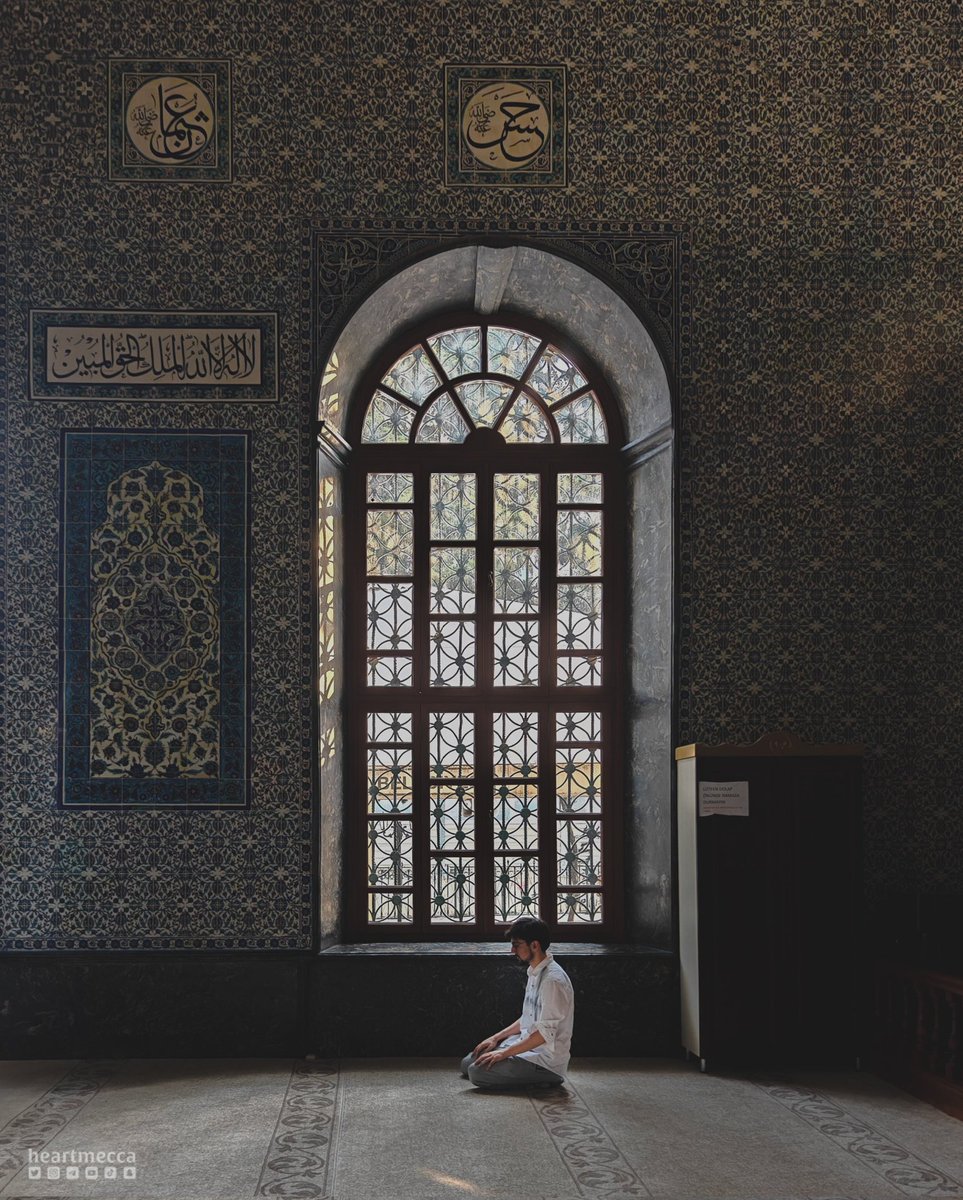 Balaghl's tweet photo. "لم يخذل الرحمنُ سؤلي مرةً
ولقد خُذلتُ مِنَ الأنامِ كثيرا" https://t.co/dHW7uMQnMz