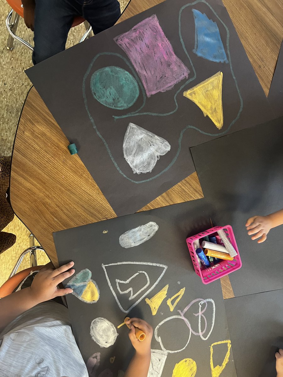 ArtRoom205's tweet image. Kindergartners used different centers to explore shapes. Getting to use the metallic Kwik Stix was definitely a fan favorite. @MLEmustangs #elementaryart