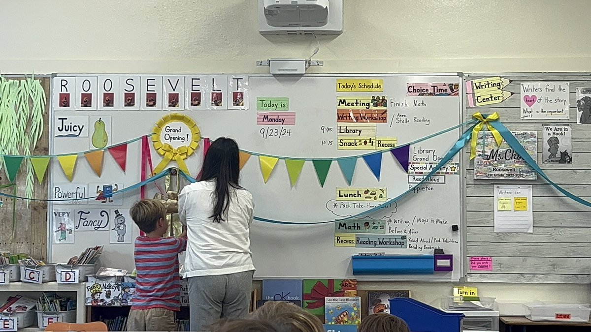 RooseveltElemSM's tweet image. Ms. Choe’s 1st graders celebrated the grand opening of their class library with a ribbon cutting! 🎀📚 Let the leveled reading book shopping begin! #ReadersAreLeaders #FirstGradeFun #ClassLibrary #RooseveltHasGRIT #SMMUSD
