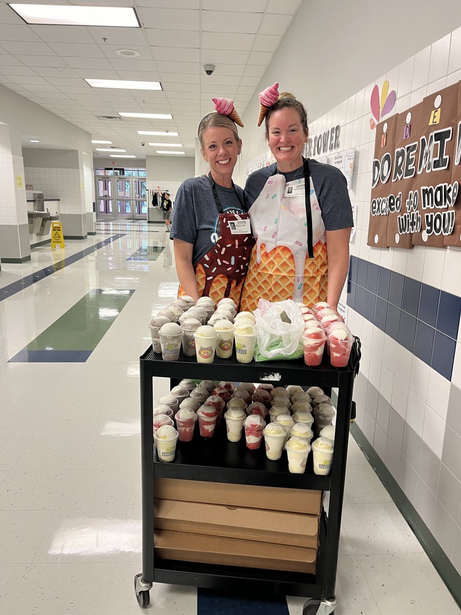 chudder28's tweet photo. Thank you ⁦@wlespta⁩ Hospitality for our delicious treat from Jeremiah’s Italian Ice!  What a wonderful Monday treat!  #wlespride #wlesptarocks 💕💕 https://t.co/b02o1zyOJB