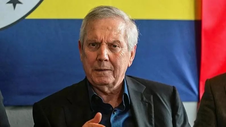 Efsane Başkanımız Aziz Yıldırım: "Bazı sosyal medya mecralarında, benim ağzımdan çıkmamış ve çıkması mümkün olmayan yalan ifadeler yer almaktadır. 

Ben Fenerbahçeli doğdum, iyi günde de kötü günde de ölene dek Fenerbahçeliyim. Bugünkü olumsuz durum elbette değişecektir ve güzel