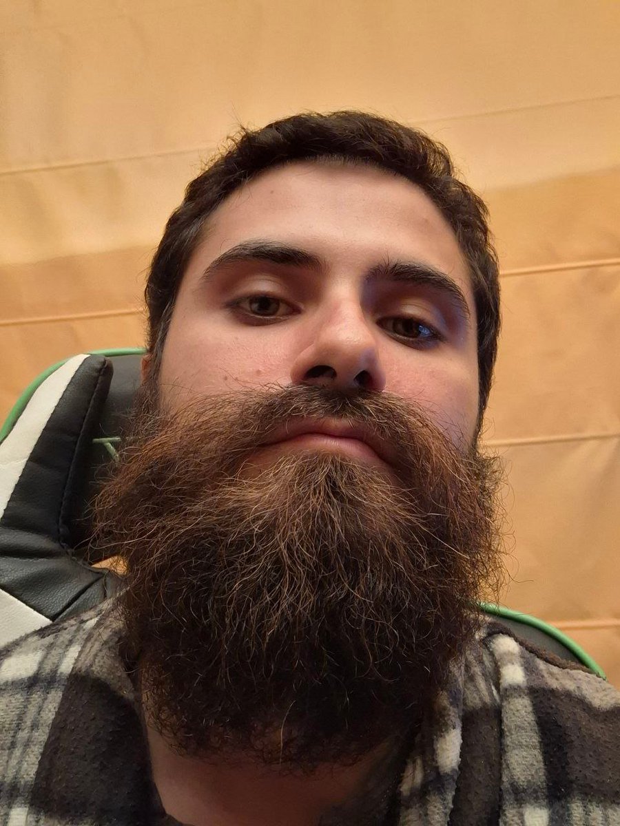 Casi nunca hago avisos de directo

Pero hoy es un día especial

Me quito TODA la BARBA en directo despues de 7 años

 (en contra de mi voluntad, por motivos de quirofano)

🔴Plataforma morada blablabla