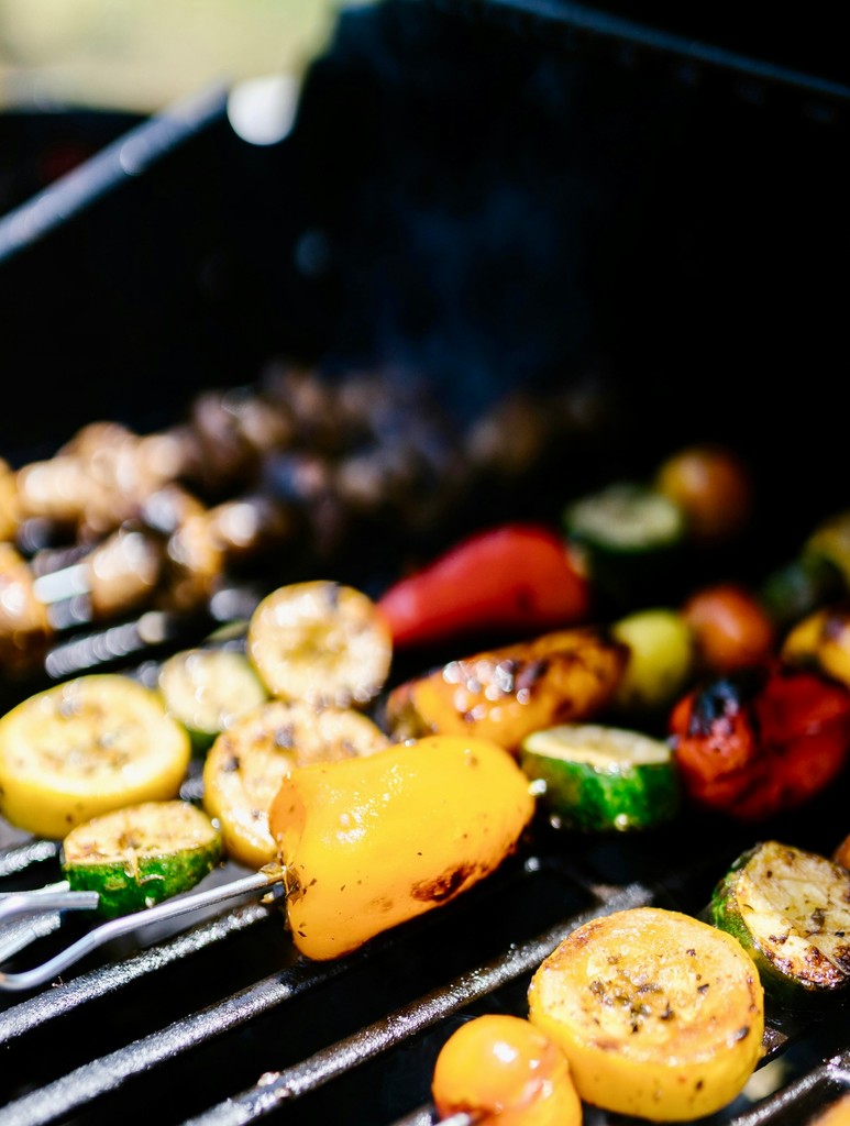 AussomAussie's tweet image. It&apos;s always grilling season but when the weather begins to cool that means EVERY meal is grilled! 😄 Today our side is grilled veggies dusted with our original Barbie Dust Seasoning. Cheers mate! #veggies #grilledveggies  #SpiceRub #GrillMaster #spicesquad #seasoninglove