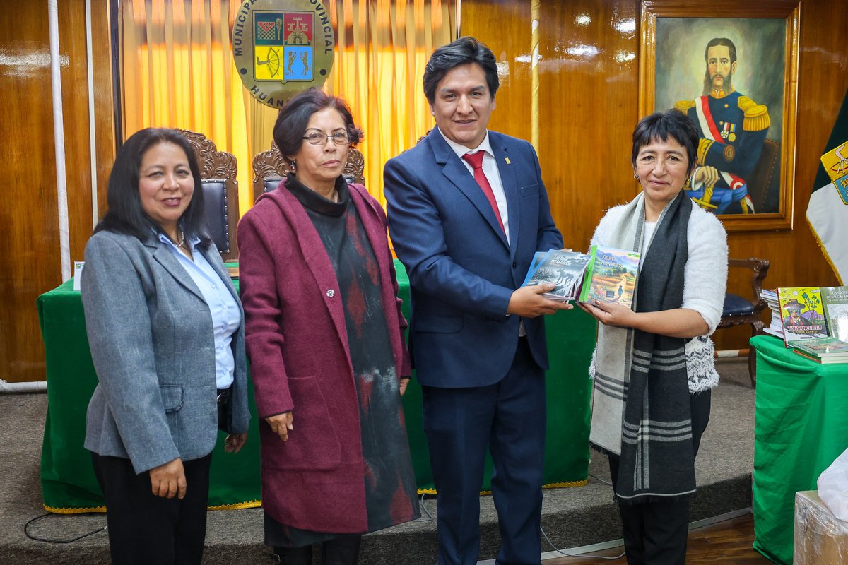 peruporn69's tweet photo. ✅Nuestra directora de Gestión de las Colecciones, Catalina Zavala, participó en la actividad que da inicio al funcionamiento de este espacio que beneficiará a más de 126 editoriales y 430 autores o editores de la región Junín. #ÚneteAlDepósitoLegalBNP #MemoriaBibliográfica https://t.co/vLXgsrankg