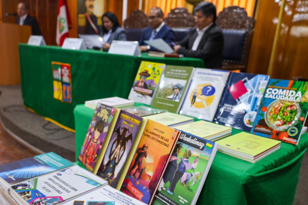 peruporn69's tweet photo. ✅Nuestra directora de Gestión de las Colecciones, Catalina Zavala, participó en la actividad que da inicio al funcionamiento de este espacio que beneficiará a más de 126 editoriales y 430 autores o editores de la región Junín. #ÚneteAlDepósitoLegalBNP #MemoriaBibliográfica https://t.co/vLXgsrankg
