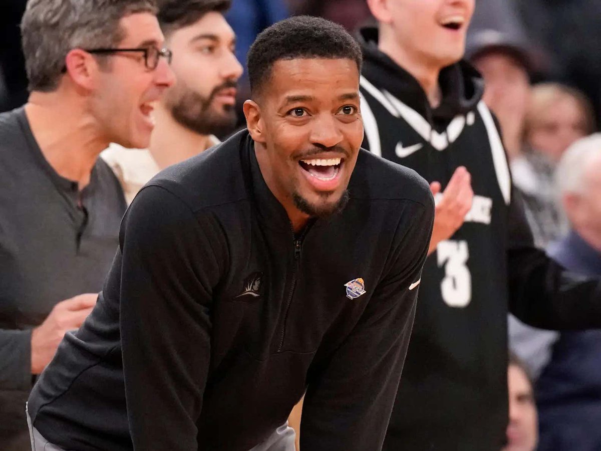 barstoolsports's tweet image. It's Day 1 Of The College Basketball Season And Kim English Is Already Publicly Making Fun Of Georgetown For Having Zero Fans buff.ly/3MYNm2h