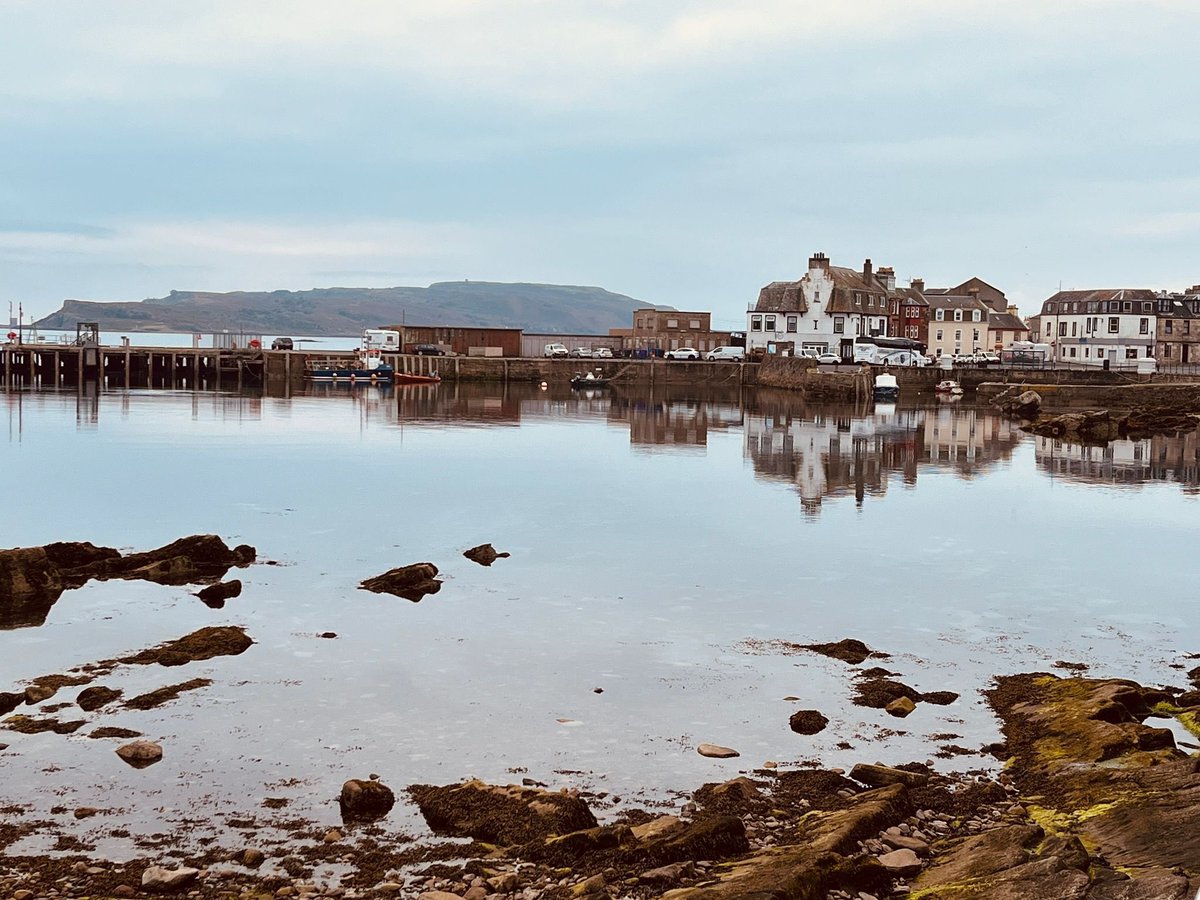 Lovely day out cycling around Millport with our brilliant S6 pupils. Amazing weather helped make it a very enjoyable day out. 🚲🍦🌊🐚🌤️  #TeamShawlands ❤️💜💚