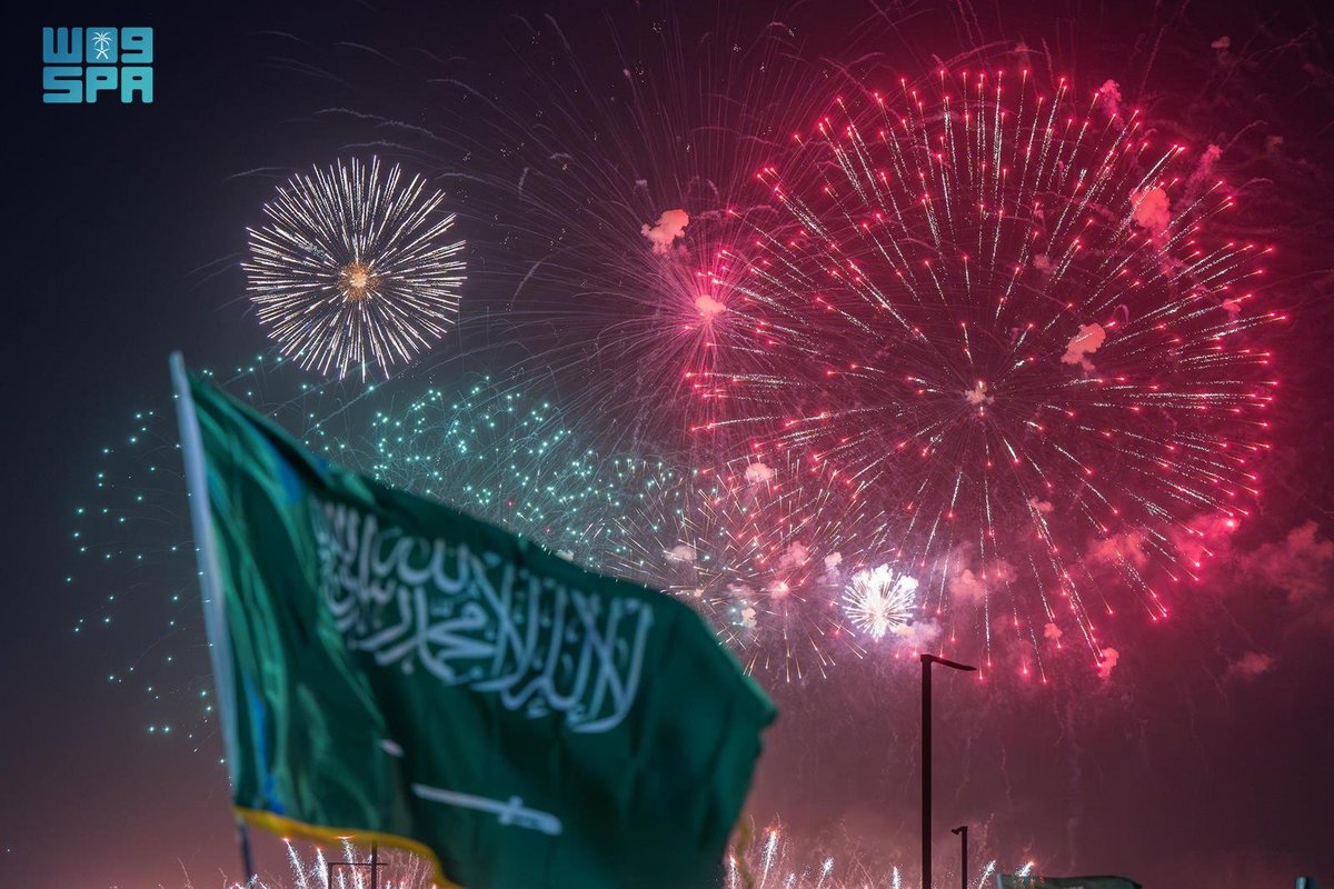 SPAqualitylife's tweet photo. #صور_واس | الألعاب النارية تضيء سماء العاصمة الرياض احتفالًا بـ #اليوم_الوطني_السعودي_94.
#نحلم_ونحقق | #واس_جودة_الحياة https://t.co/Gf9JWwZrtz