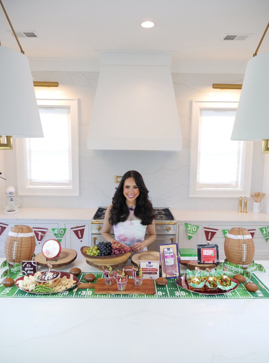 Mia Syn, MS, RDN (@nutritionbymia) on Twitter photo It’s football season 🏈 ✨I’m on CBS San Diego with my favorite tailgate recipes with a nutritious twist including charcuterie cups with <a href="/GrapesfromCA/">Grapes from California</a> & <a href="/VolpiFoods/">Volpi Foods</a> 🍇🧀 & walking tacos made with <a href="/ImpossibleFoods/">Impossible Foods</a> Impossible Beef from plants. 🌮cbs8.com/article/entert… It’s football season 🏈 ✨I’m on CBS San Diego with my favorite tailgate recipes with a nutritious twist including charcuterie cups with <a href="/GrapesfromCA/">Grapes from California</a> & <a href="/VolpiFoods/">Volpi Foods</a> 🍇🧀 & walking tacos made with <a href="/ImpossibleFoods/">Impossible Foods</a> Impossible Beef from plants. 🌮cbs8.com/article/entert…
