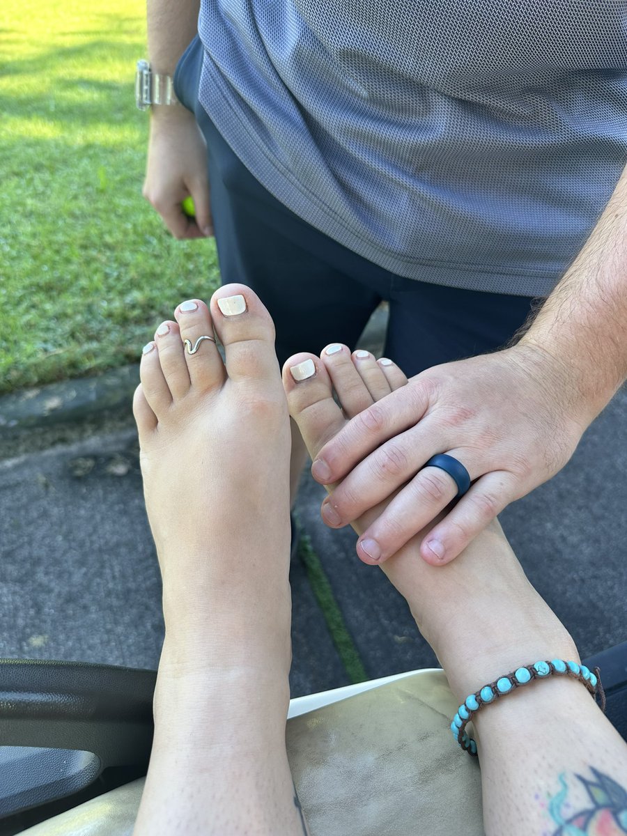 Daisysdigits's tweet photo. I’m back losers, I got married and have been busy on my honeymoon 😌 my hubby gets to touch my feet but you don’t ✨ 

findom paypig femdom findomme humanatm cashcow spoiledbrat https://t.co/1aH9rRL9nH