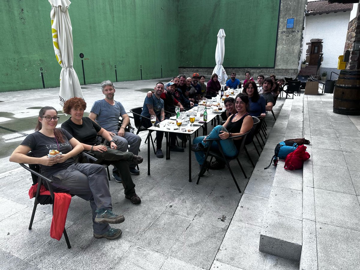 Gracias de corazón a todas las personas que os acercasteis a ayudar, y especialmente al concejo de Arraitz y @ultzamakoUdala por ayudarnos con la organización y hacer esto posible 💚