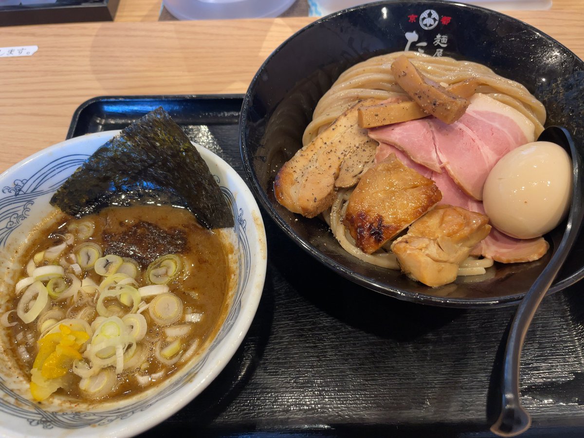 pandemoniumu12's tweet photo. 初来店してきたよー🍜
#麺屋たけ井 さん
特製つけ麺を頂きました！
魚介豚骨スープ美味し過ぎてまた来たくなるお味でした🥰
絶対また再来店するやろーな笑
ご馳走様でした

#麺屋たけ井草津店
https://t.co/pQGk3LzFyn https://t.co/FlmGHMgLqc