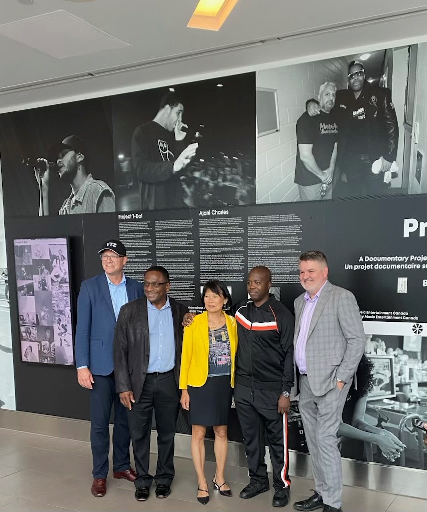 BBishopAirport's tweet photo. Today we were thrilled to welcome Mayor @oliviachow to enjoy #Projecttdot by Ajani Charles, an exhibit that chronicles Toronto's hip-hop culture, community, and history. Originally exhibited at City Hall and Nathan Phillips Square, the latest evolution of Project T-Dot at Billy Bishop Toronto City Airport ensures that millions of passengers a year will be exposed to the vibrancy and diversity of Toronto's hip-hop legacy.
Thank you for stopping by Torontoโs downtown airport, Mayor Chow!
#YTZ #YTZ85