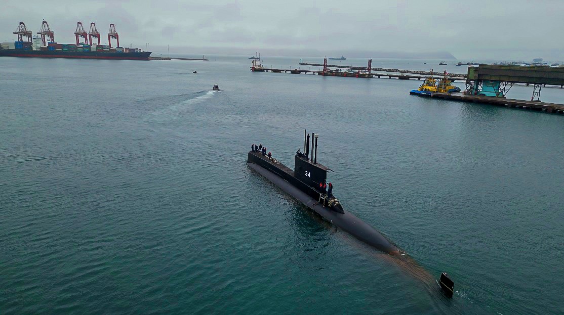sima_peru's tweet image. El día de hoy se iniciaron las pruebas en la mar del B.A.P. Chipana ⚓️, el primer submarino modernizado en las instalaciones del SIMA Callao, con el asesoramiento técnico de la empresa constructora alemana ThyssenKrupp Marine Systems TKMS.

#SIMAPERÚ #SIMAC #SIMACallao
