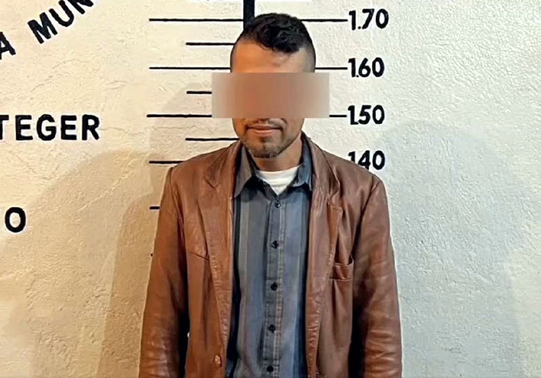CholuLove's tweet photo. 🚨 La policía de San Pedro Cholula detuvo a un hombre de 44 años en una combi, tras recibir reportes de un sujeto armado. Se le encontró una pistola de juguete y objetos punzocortantes.

Se exhorta a la ciudadanía a denunciar cualquier delito. 

https://t.co/ul8ZGwsGwf https://t.co/cLd6QbbxgF