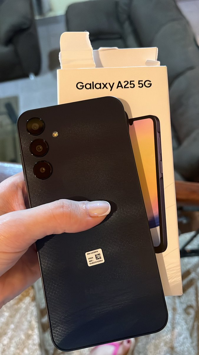 alejandratolzk's tweet photo. Vendo Samsung A25 5G / 256 GB para Tigo. Nuevo en caja!‼️
1.300.000 https://t.co/fVIl6dqujp