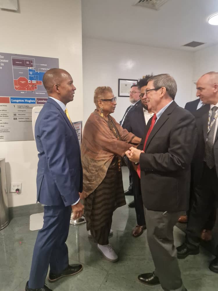 CubaMINREX's tweet photo. Palabras pronunciadas por el ministro de Relaciones Exteriores de la República de #Cuba 🇨🇺, @BrunoRguezP, en el Schomburg Center, en Harlem.

🔗https://t.co/83zEgV2Sqo https://t.co/EqeW9JXPyv