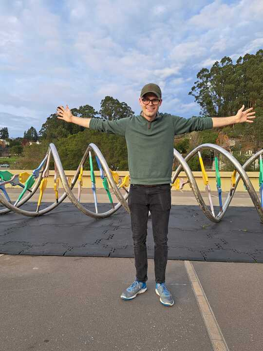 The Soh Lab @ Stanford (@htsohlab) on Twitter photo #TraineeSpotlight: Edward is a postdoc who researches natural/non-natural aptamers to target analytes that can't be targeted with conventional antibodies. Outside of lab, <a href="/EdwardBPimentel/">Edward Pimentel</a> likes to read, bake, and spend time with his wife and two daughters (photo <a href="/lawrencehallsci/">The Lawrence Hall of Science</a>) #TraineeSpotlight: Edward is a postdoc who researches natural/non-natural aptamers to target analytes that can't be targeted with conventional antibodies. Outside of lab, <a href="/EdwardBPimentel/">Edward Pimentel</a> likes to read, bake, and spend time with his wife and two daughters (photo <a href="/lawrencehallsci/">The Lawrence Hall of Science</a>)