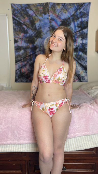 Watch Grace's leaked NSFW photo on TwXstars