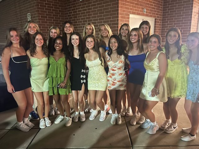 BenetTennis's tweet photo. 🎾 Nothing better than a couple of w’s Saturday morning/afternoon, a quick (or not) change and Homecoming. https://t.co/7Cw8VIhcX4