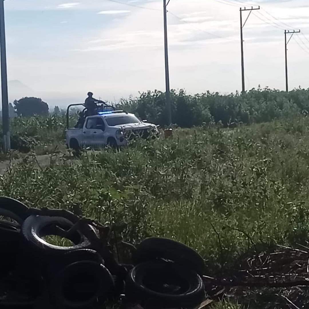 CholuLove's tweet photo. 📢 Denuncian intimidaciones de ejército y Guardia Nacional tras el intento de reconexión de energía eléctrica por parte de la CFE, a pesar de la clausura del basurero. 

https://t.co/thnRxWg22k https://t.co/w3THTY1rt7