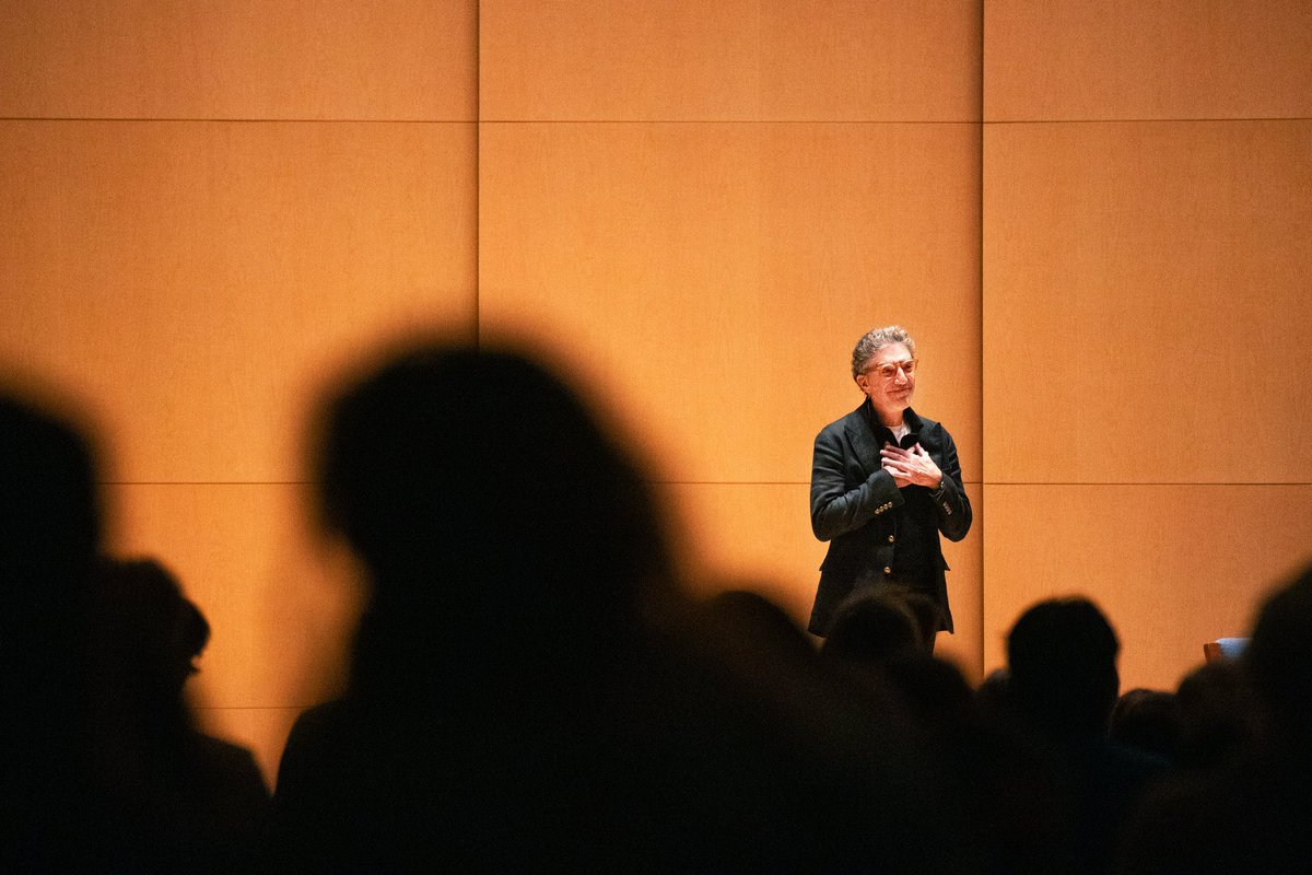 Renowned television producer Chuck Lorre is used to wowing audiences, and his visit to his alma mater today was no exception… During a public talk with hundreds of people in attendance, he surprised SUNY Potsdam with a $1 million gift!
bit.ly/3XSSXxb