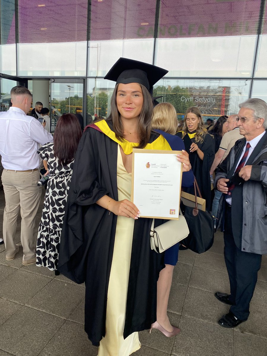 Miss Thomas tweet media