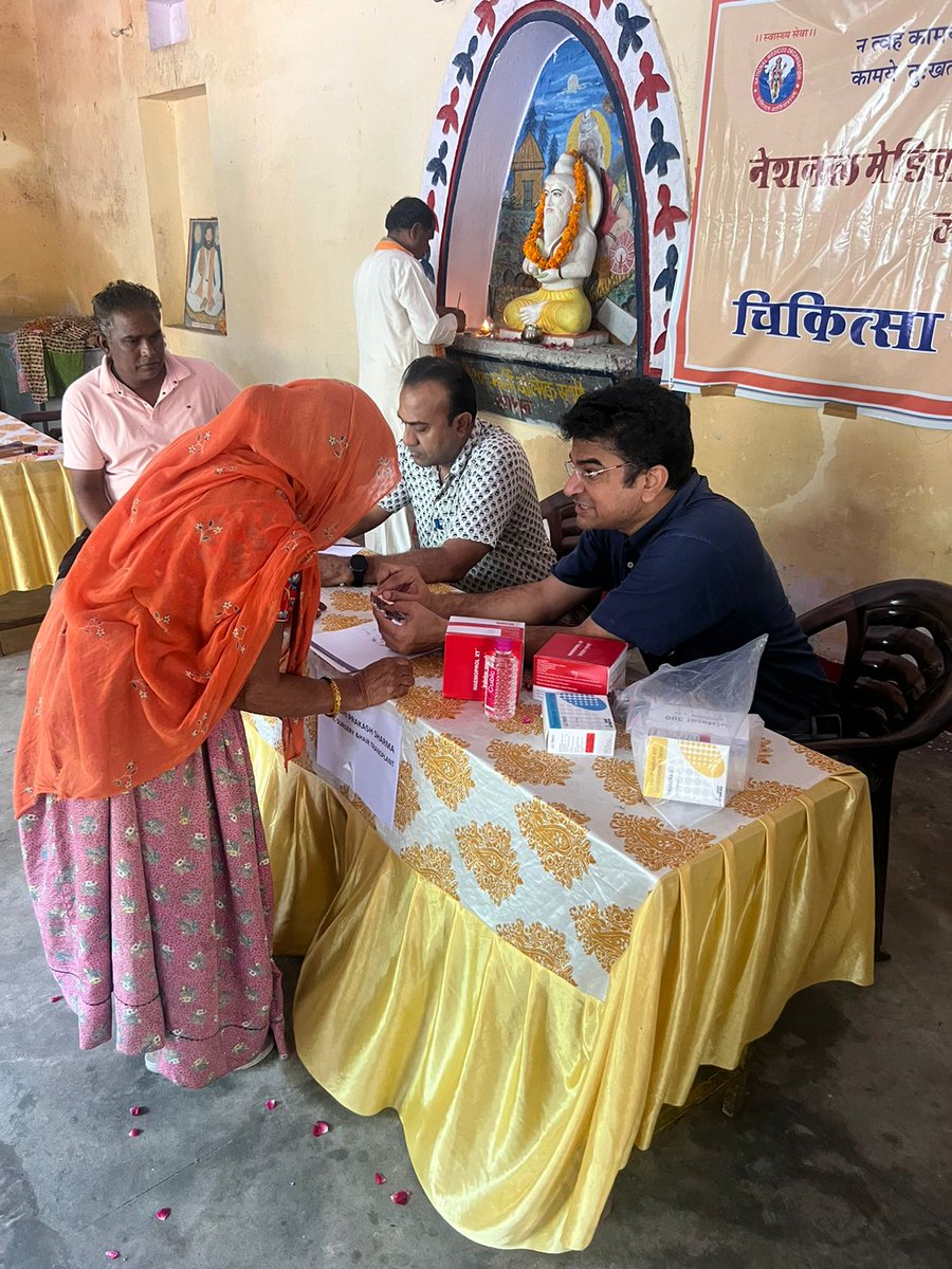 NmoRajasthan's tweet photo. 22/9/24 को NMO जयपुर द्वारा मालवीय नगर वाल्मीकि बस्ती में डॉ. बुद्धिप्रकाश के सहयोग से निःशुल्क चिकित्सा शिविर का आयोजन किया गया। शिविर में बोन मैरो डेंसिटी, शुगर, ब्लड प्रेशर जांच की सुविधा उपलब्ध कराई गई। साथ ही 100 से अधिक मरीजों को परामर्श दिया एवं निःशुल्क दवाइयाँ दी गई। https://t.co/GRmfJChNIS