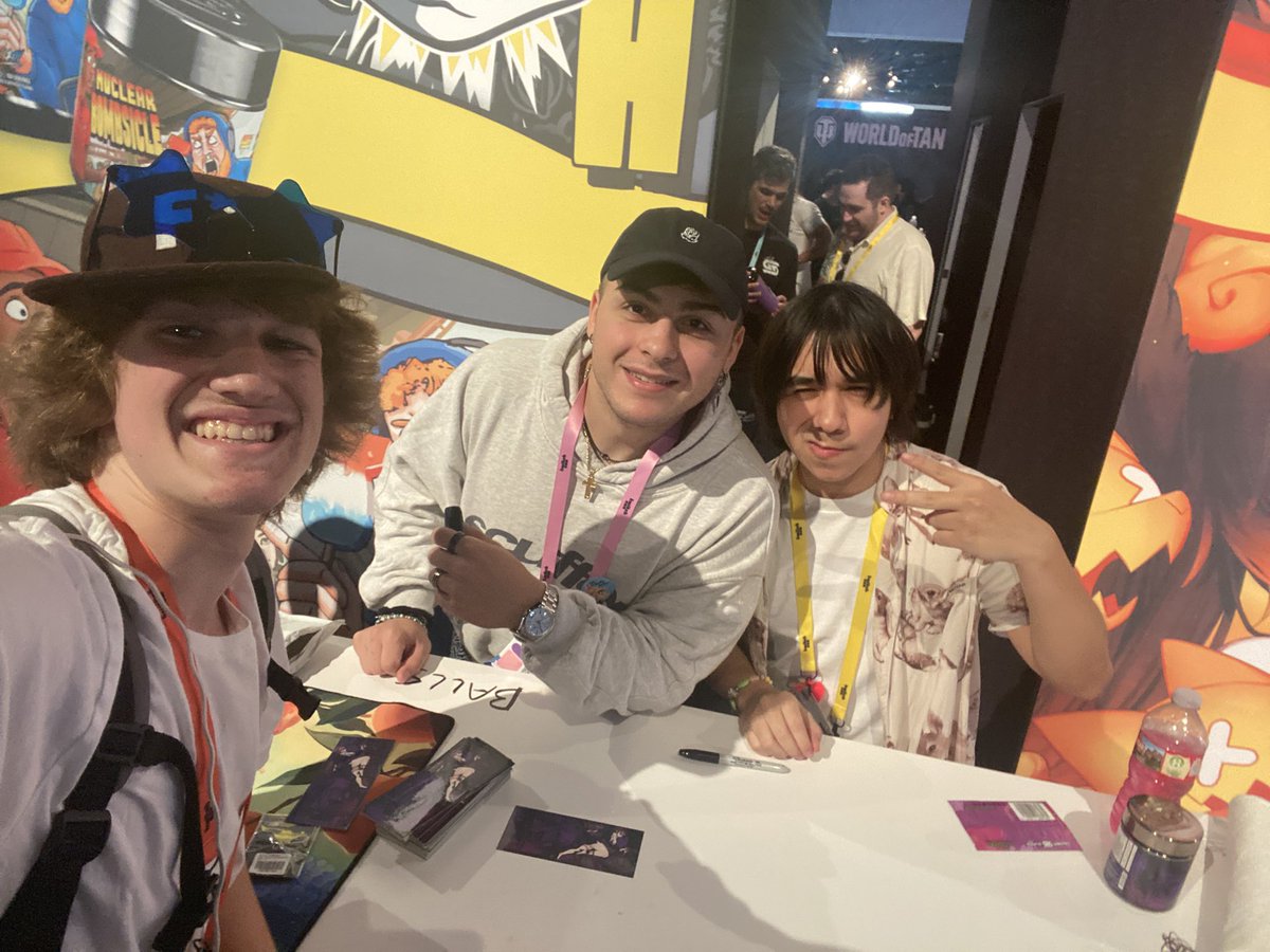 tyahzz's tweet photo. @Softwilly meeting you was dope asf thanks for being a goat https://t.co/NKUzXLiWR0