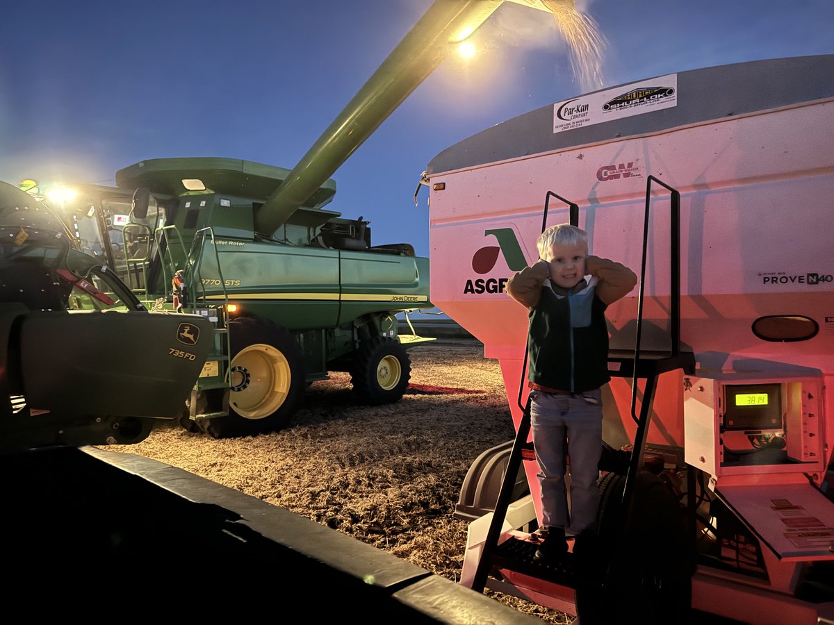 Training my replacement 😁⁦<a href="/Asgrow_DEKALB/">DEKALB Asgrow Seed</a>⁩