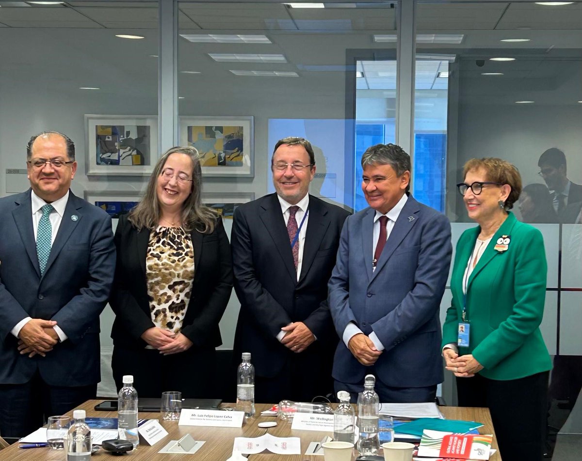 Achim Steiner (@asteiner) on Twitter photo About 700M people live in extreme poverty on less than $2.15 a day.
In a dialogue hosted by 🇧🇷 G20 Presidency & <a href="/WorldBank/">World Bank</a>, we explored strengthening our commitment to advancing action to eradicate poverty & boost shared prosperity on a livable planet amid today’s polycrisis. About 700M people live in extreme poverty on less than $2.15 a day.
In a dialogue hosted by 🇧🇷 G20 Presidency & <a href="/WorldBank/">World Bank</a>, we explored strengthening our commitment to advancing action to eradicate poverty & boost shared prosperity on a livable planet amid today’s polycrisis.