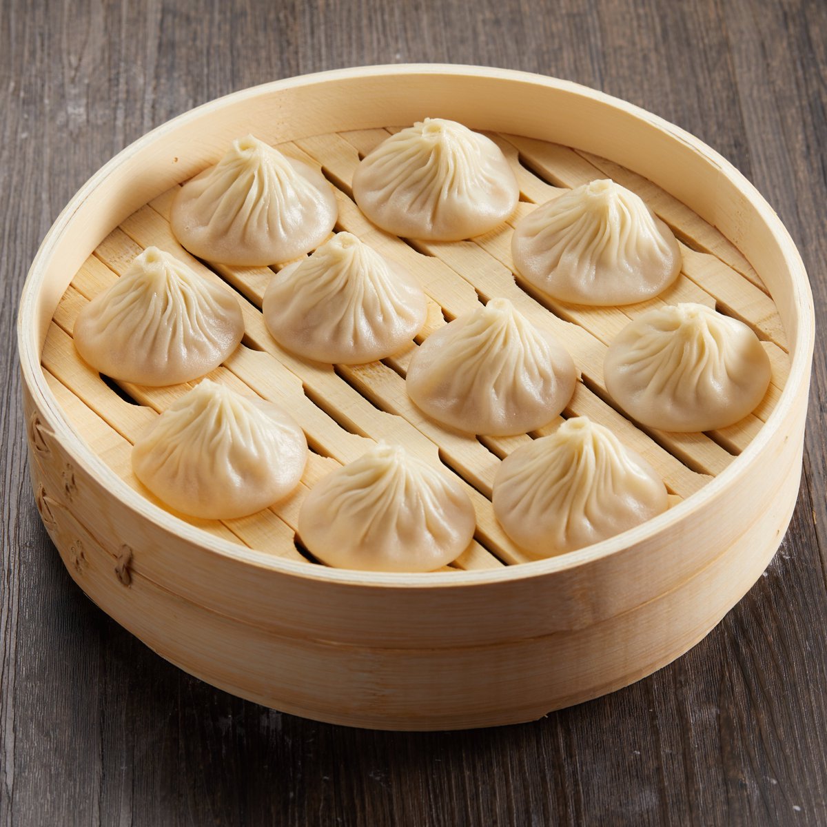 PhilstarNews's tweet photo. A delicious experience to savor!
Get ready for Paradise Dynasty Philippines’s #WorldsFamous 8 colored Xiao Long Bao and Signature Original Xiao Long as they are set to open their branch at Greenbelt 5, Ayala Center, San Lorenzo, Makati City on September 26, 2024. https://t.co/C7OR2SMrGQ