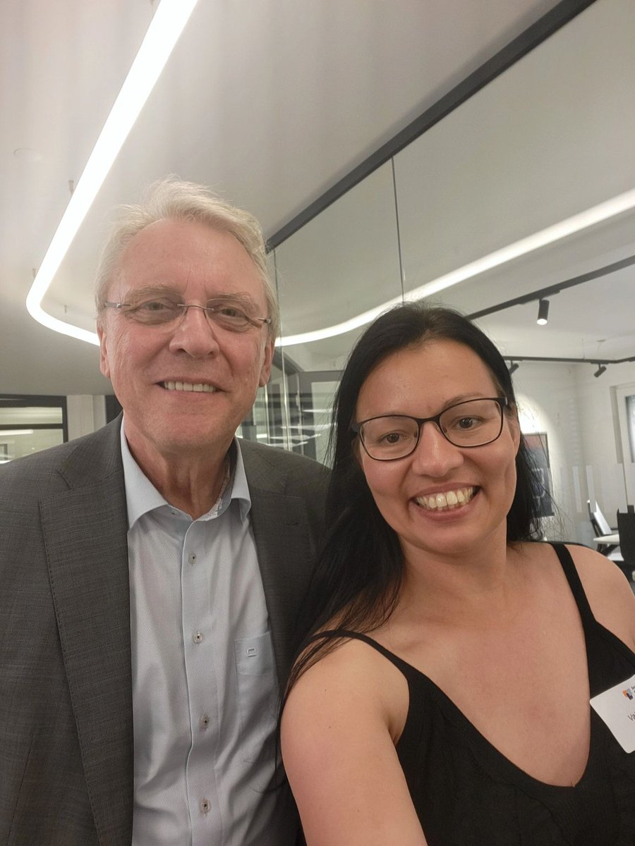 Starting in January 2024, the first two-week online courses will be offered on the platform German-UDS.academy. These courses cover topics such as #Digital Science, #Artificial Intelligence, Digital Identities, Digital #Privacy, and Programming.