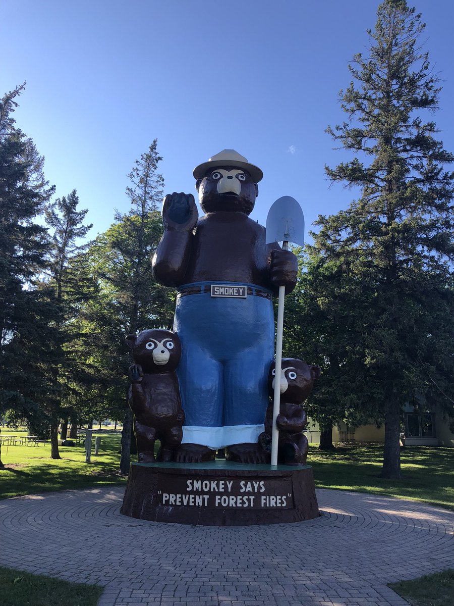 roto1957's tweet photo. @LiveaMemory @intheolivegrov1 @obligatraveler @OdetteDunn @pipeaway_travel @SleepingBearNPS @naturetechfam @TravelBugsWorld @magee333 @sl2016_sl @DoroLef @ChicagoBears @ToledoZoo @LindaPeters64 @editkephoto @TravelAtWill 1- Video of a black Bear Glacier National Park 
2- Smokey The Bear Near Voyageurs NP
3-Huckleberry Bear Claw
4-University of Cincinnati Bearcat https://t.co/KdTZu8vWFI